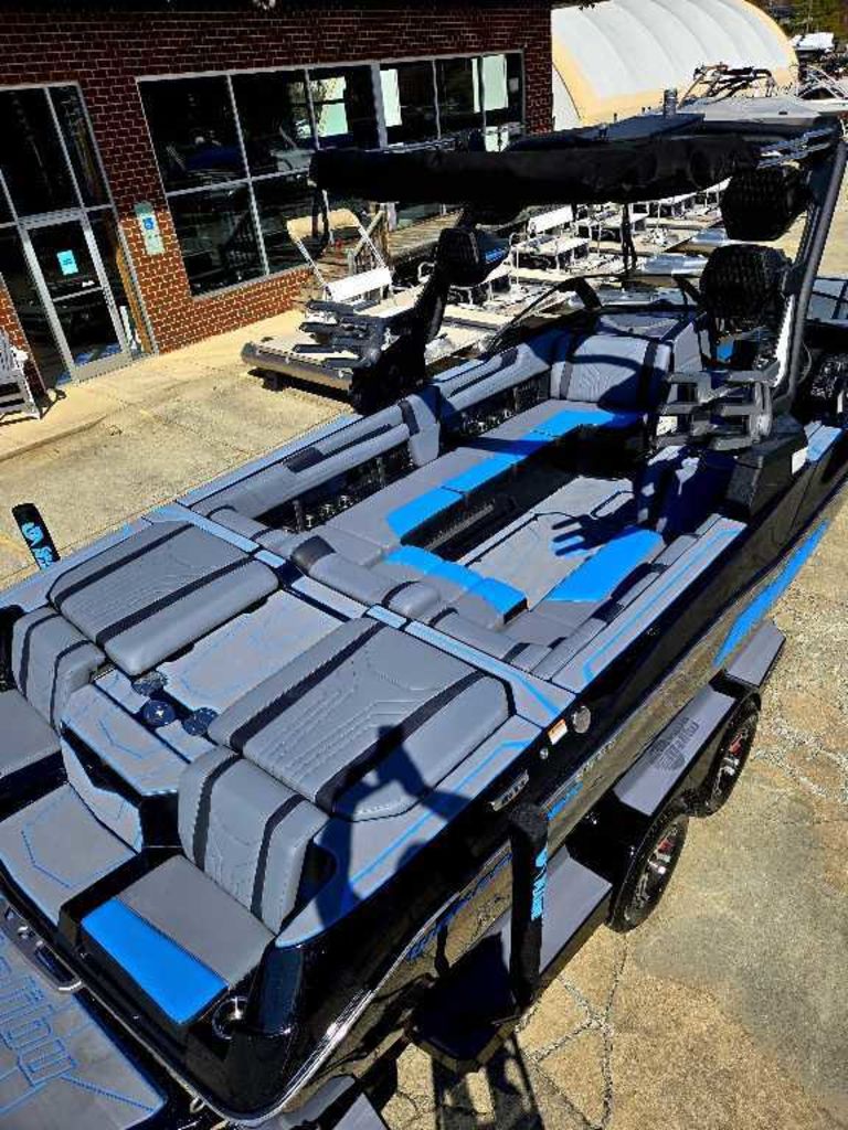 2025 Malibu Boats Wakesetter 25 LSV