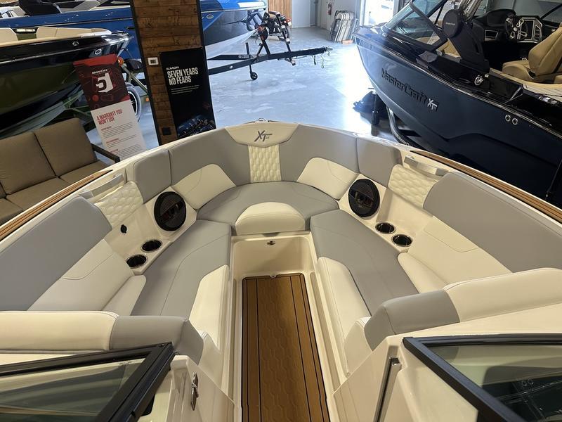 New 2024 MasterCraft XT25