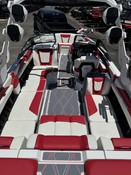 2025 Malibu M242