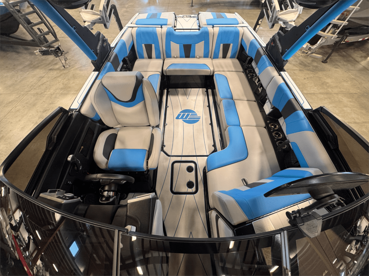 2022 Malibu 23 LSV