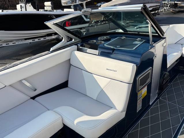 2018 MasterCraft XT22