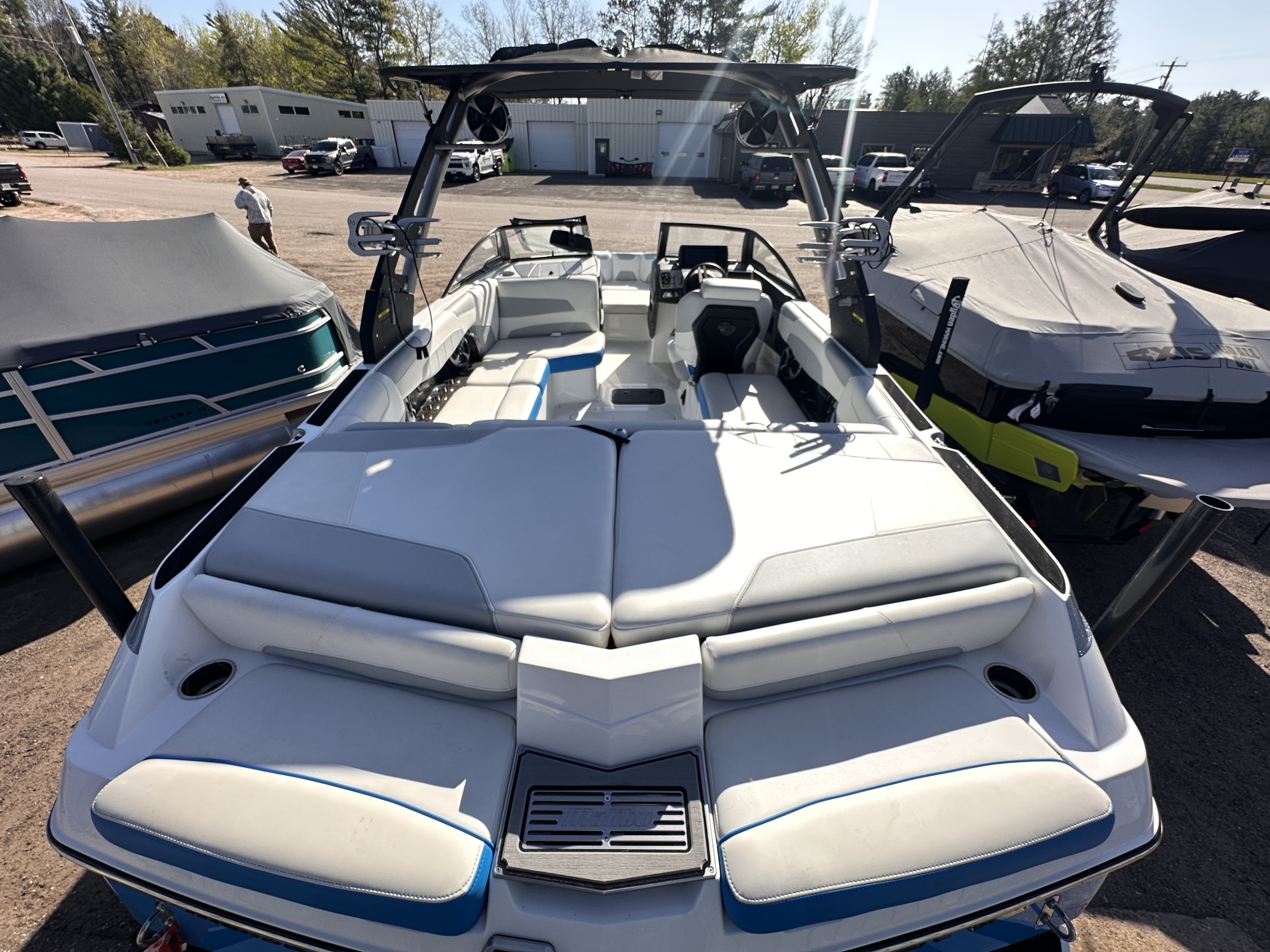 2019 Malibu 22 LSV