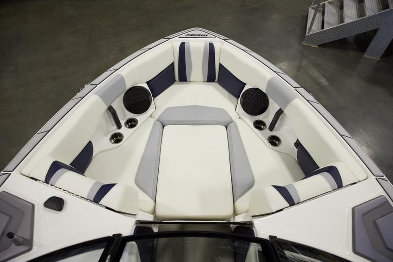 2025 Malibu 22 LSV