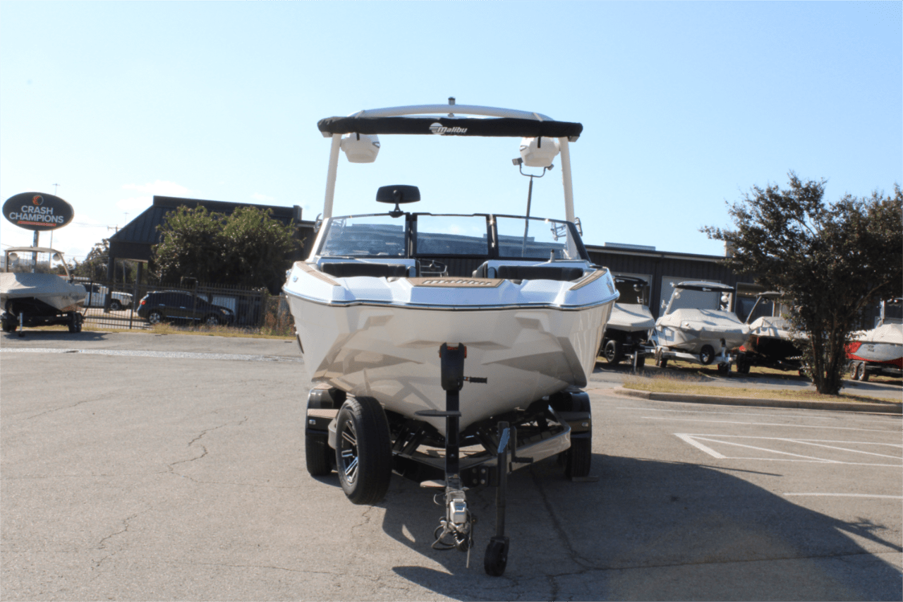 2025 Malibu 22 MXZ