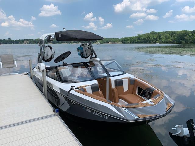 *Just over 200 HOURS w 1.5 Year Transferable Warranty * 2019 Nautique Super Air G21