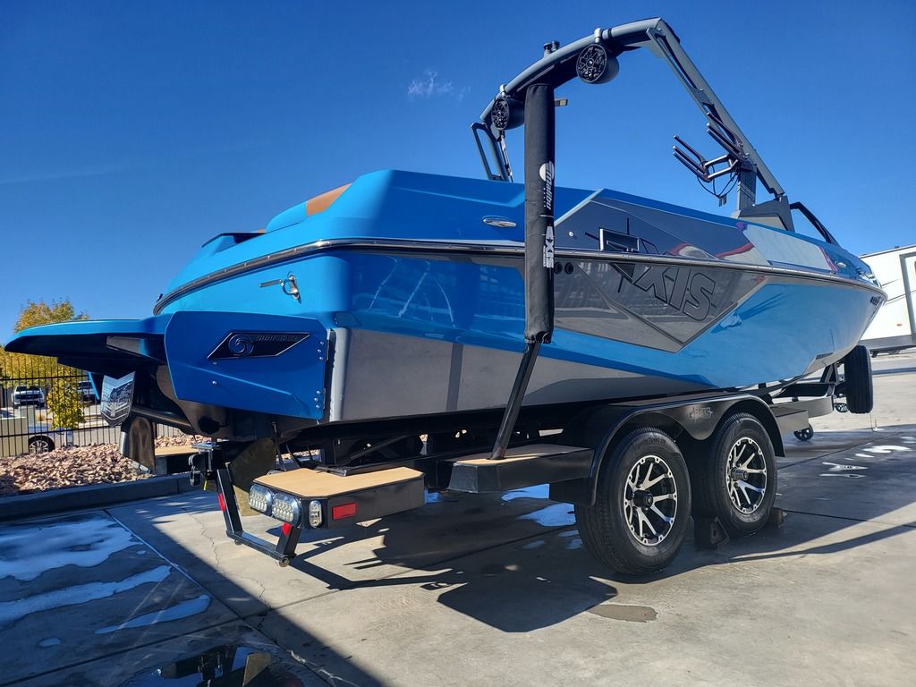 2020 Axis Wake Research T22 Icon
