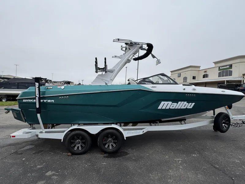 2025 Malibu 23 MXZ