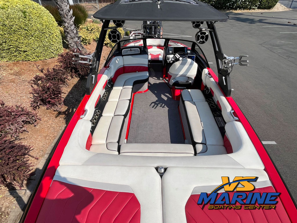 2017 Malibu Boats 25 LSV