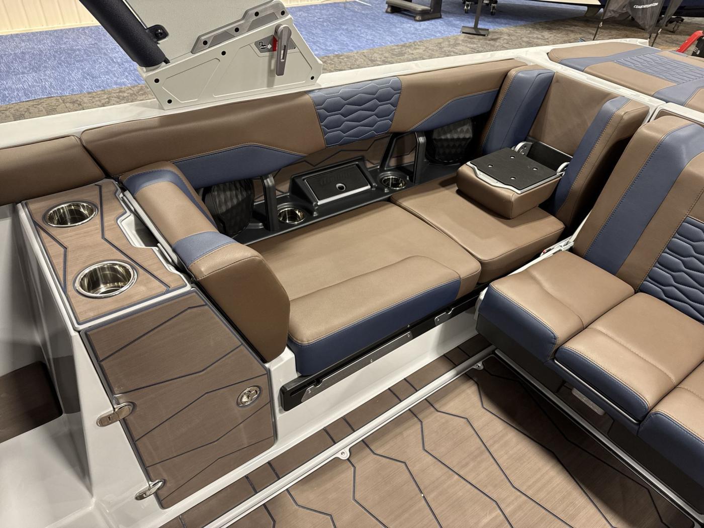 2025 Malibu 24 MXZ