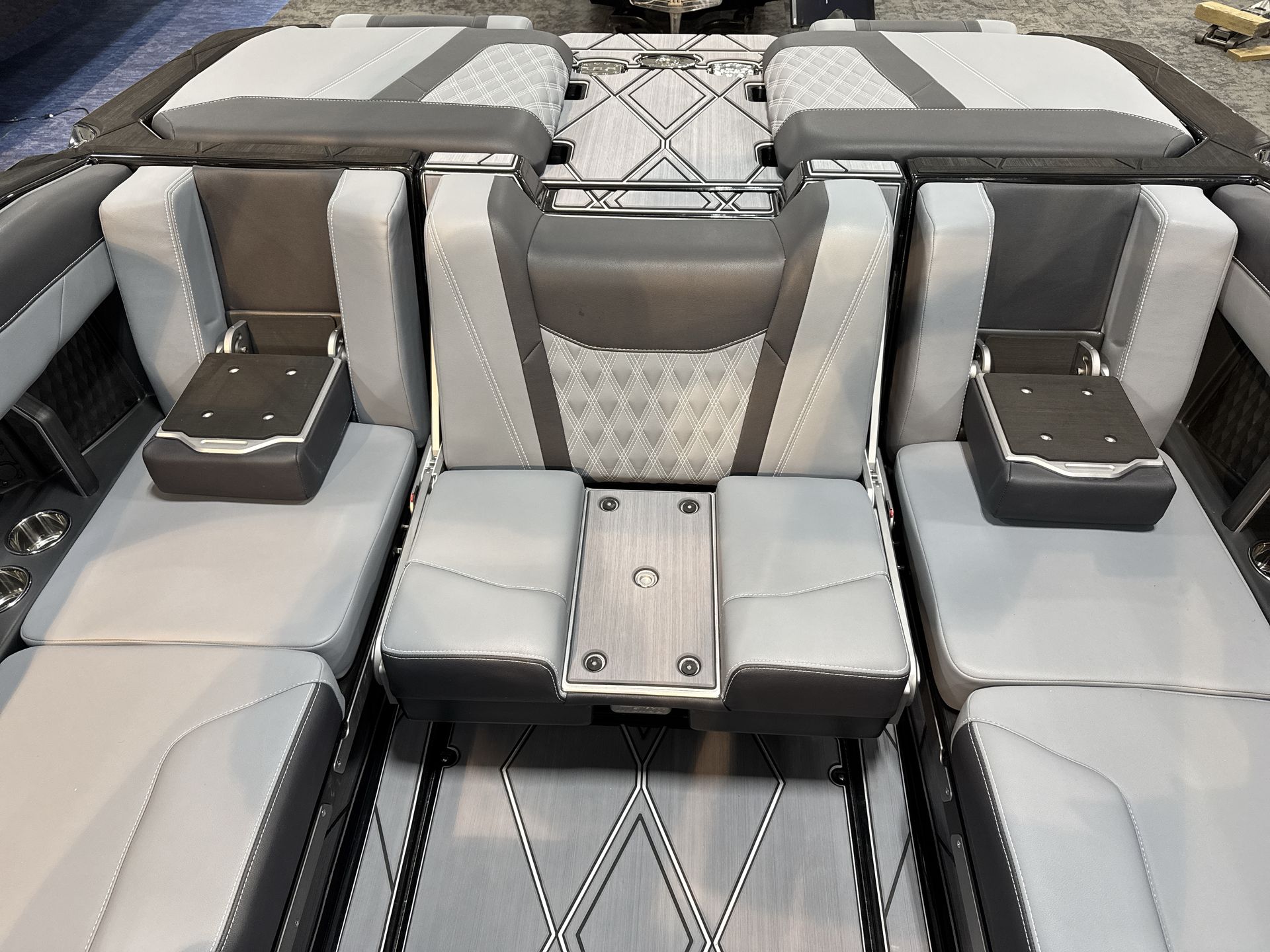 2025 Malibu M230