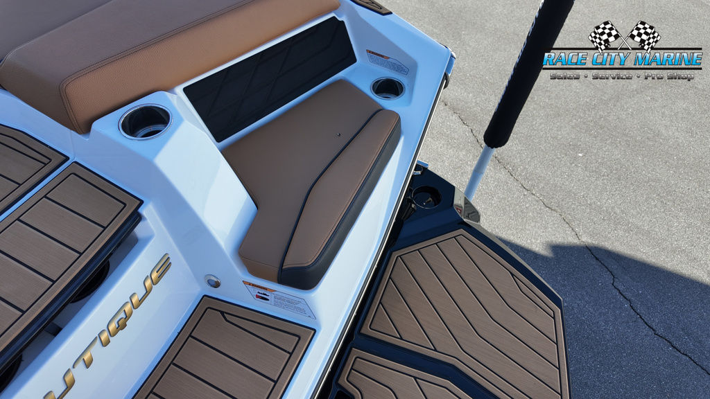 2025 Nautique S21