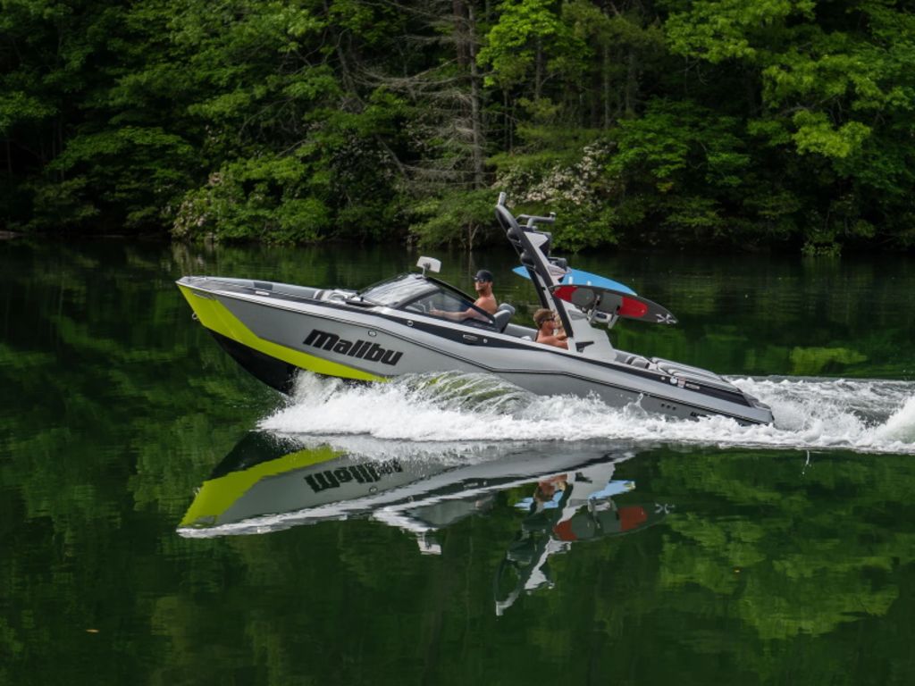 2023 Malibu Boats 22 LSV