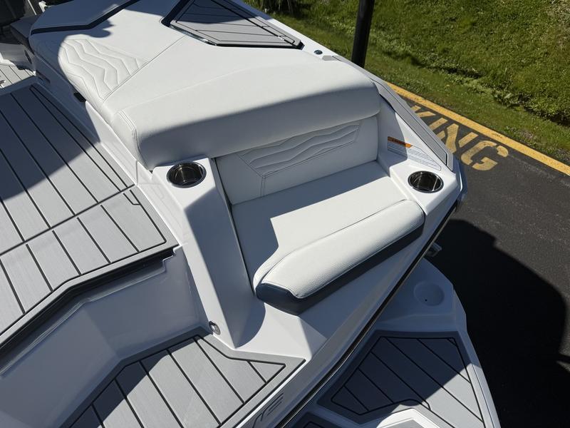 2025 Nautique G23