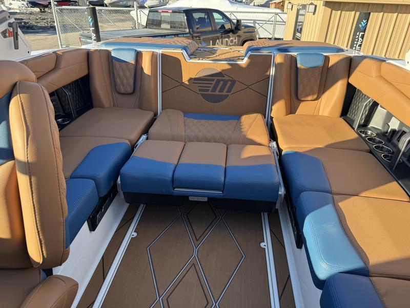 2025 Malibu M230