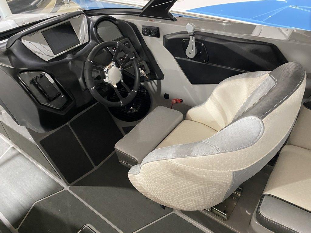 2025 Supreme Boats S220