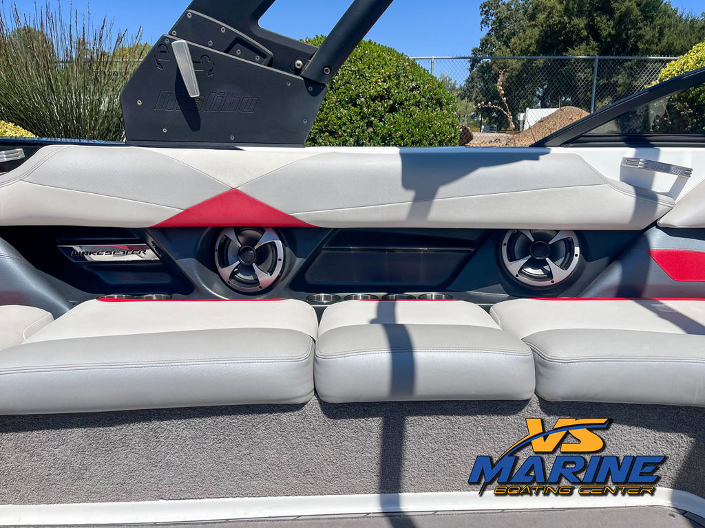 2017 Malibu Boats 23 LSV