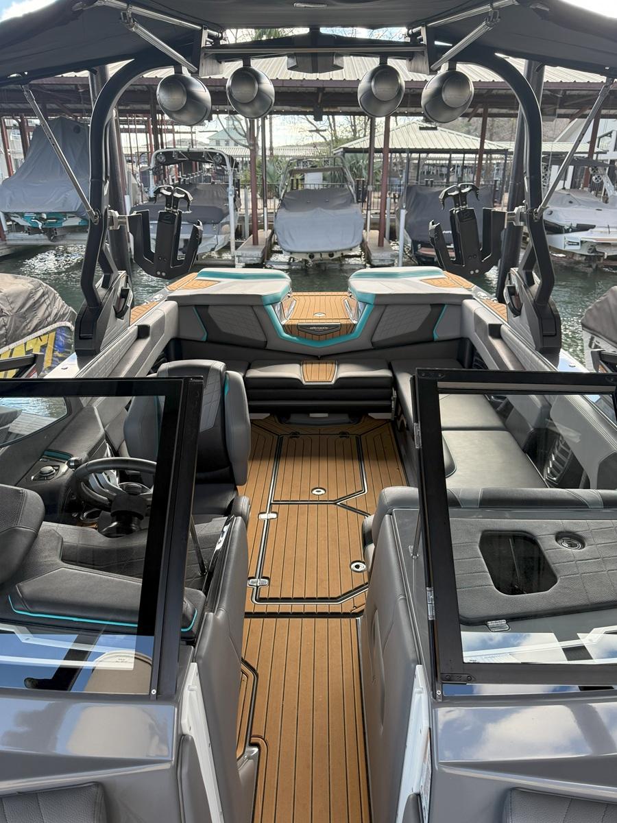 2021 G23 NAUTIQUE with thrusters