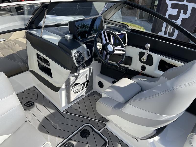 2017 Malibu 24 MXZ