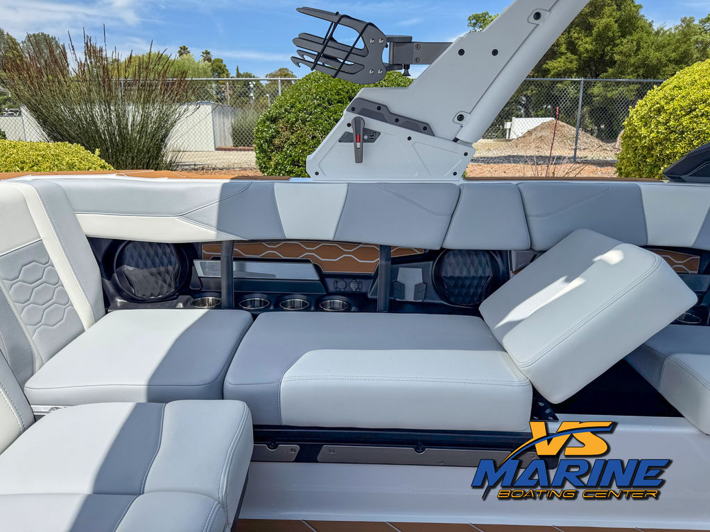 2025 Malibu Boats 23 LSV