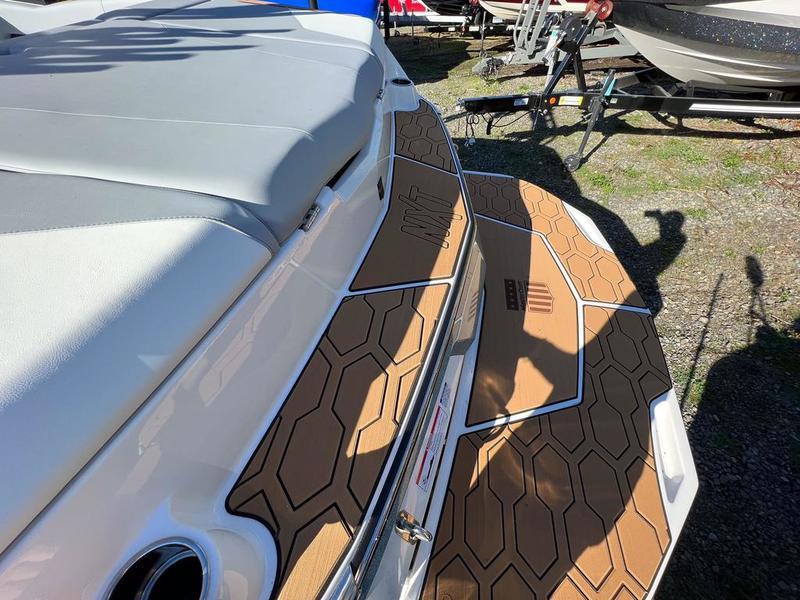 New 2024 MasterCraft NXT21
