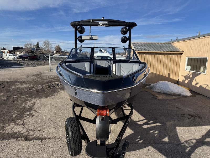 2025 Malibu 25 LSV