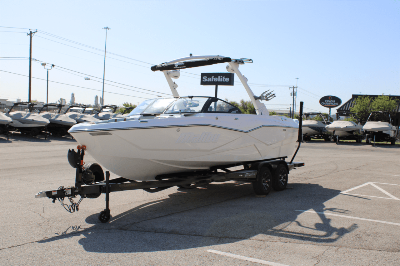 2025 Malibu 22 LSV