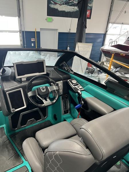 2021 Malibu Boats M240