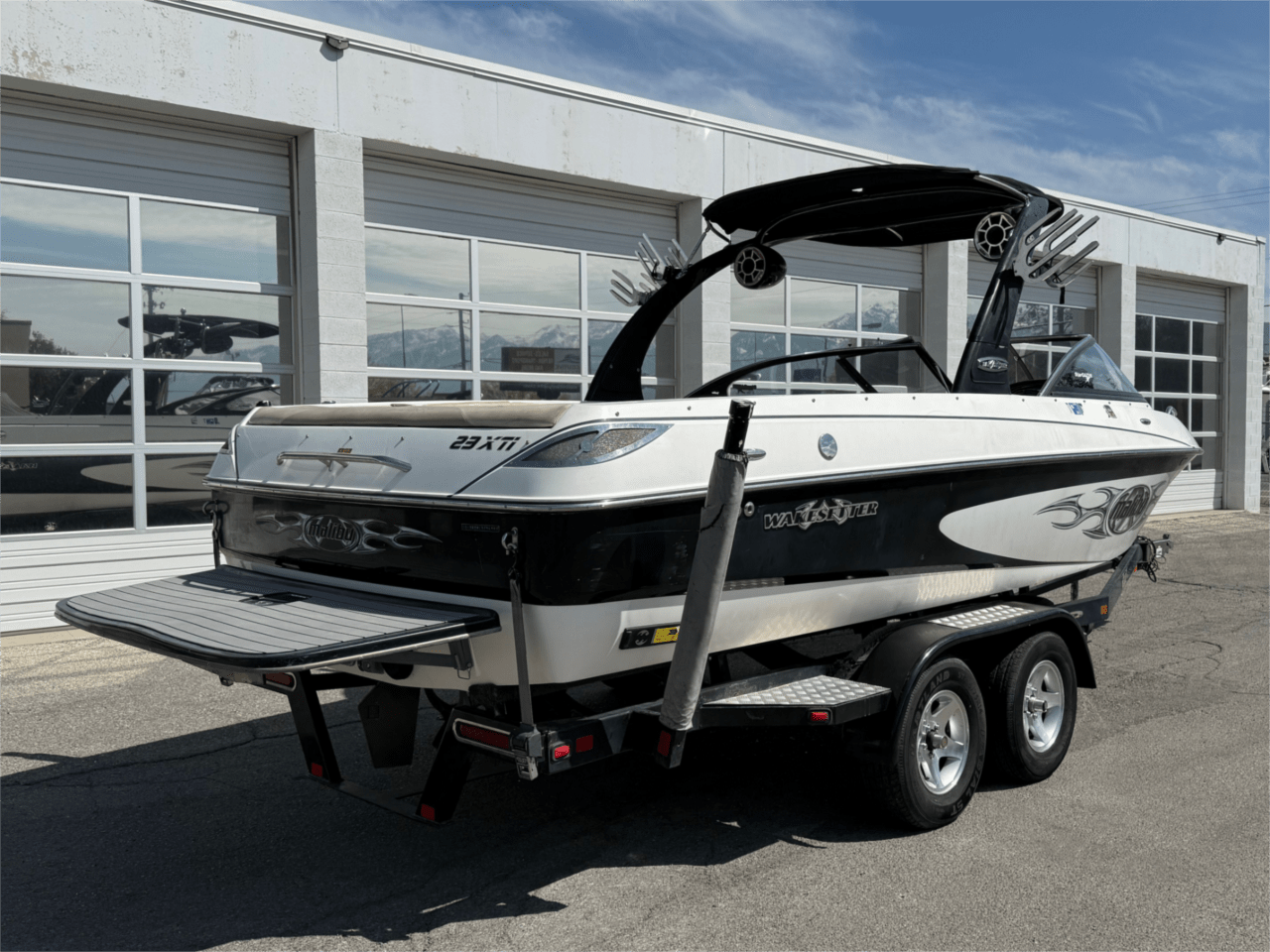 2005 23′ Malibu “Wakesetter XTI”