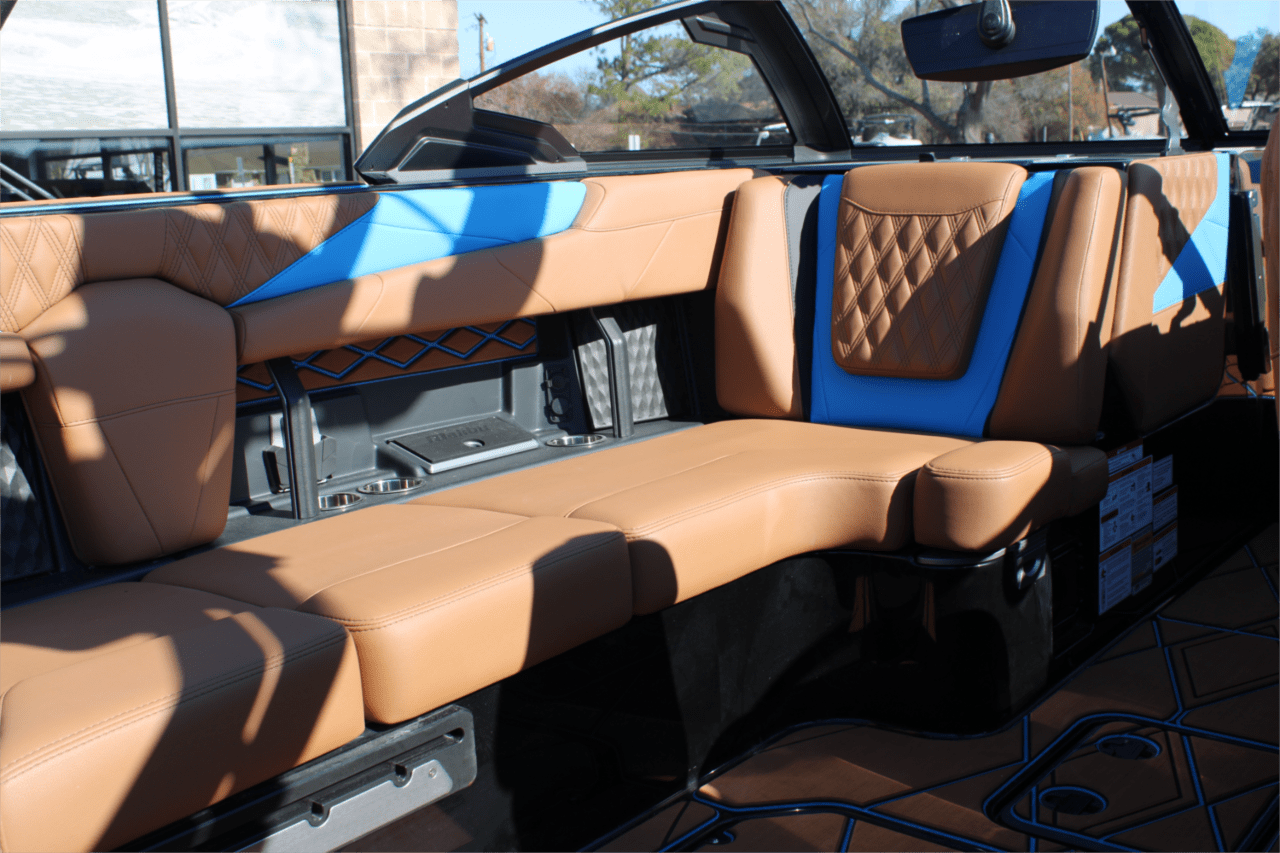 2025 Malibu M230