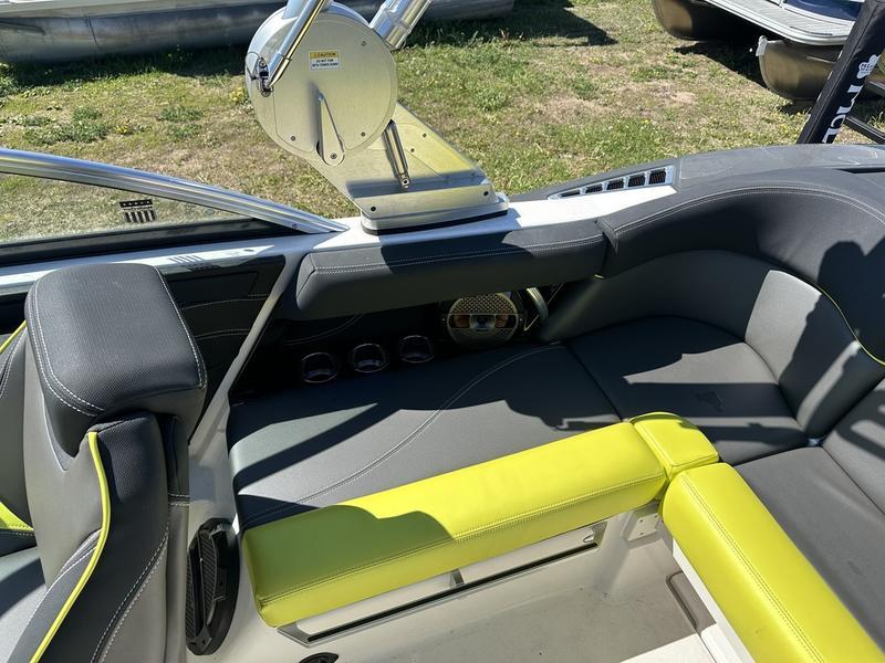 2021 MasterCraft XT21