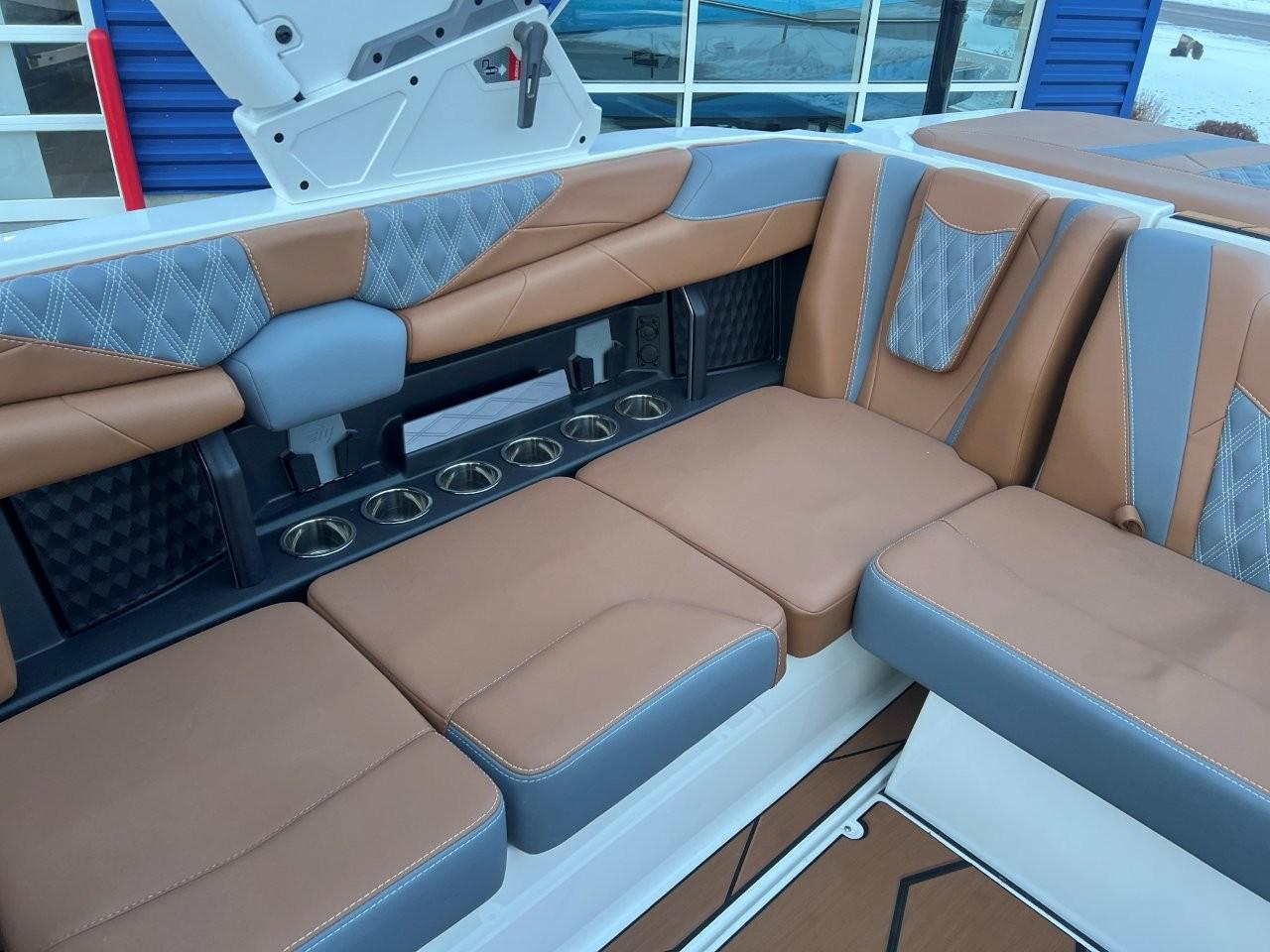 2025 Malibu M230
