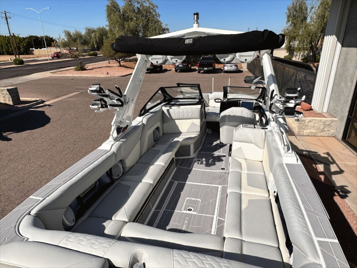 boat.Title