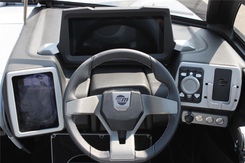 2024 Malibu 23 LSV