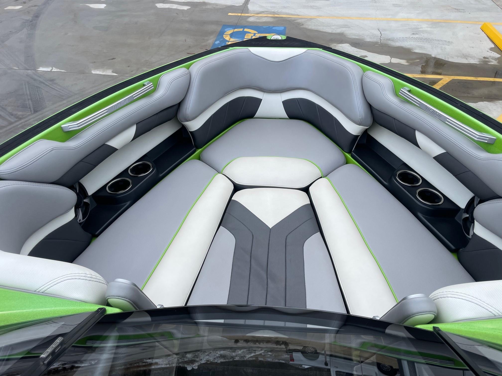 2018 Malibu 25LSV Brochure Boat