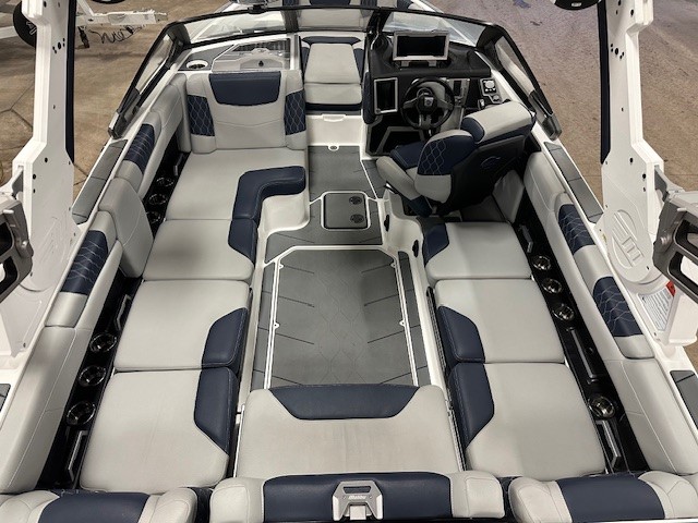 2022 Malibu M220 -LT4, GX Power Tower, Thruster