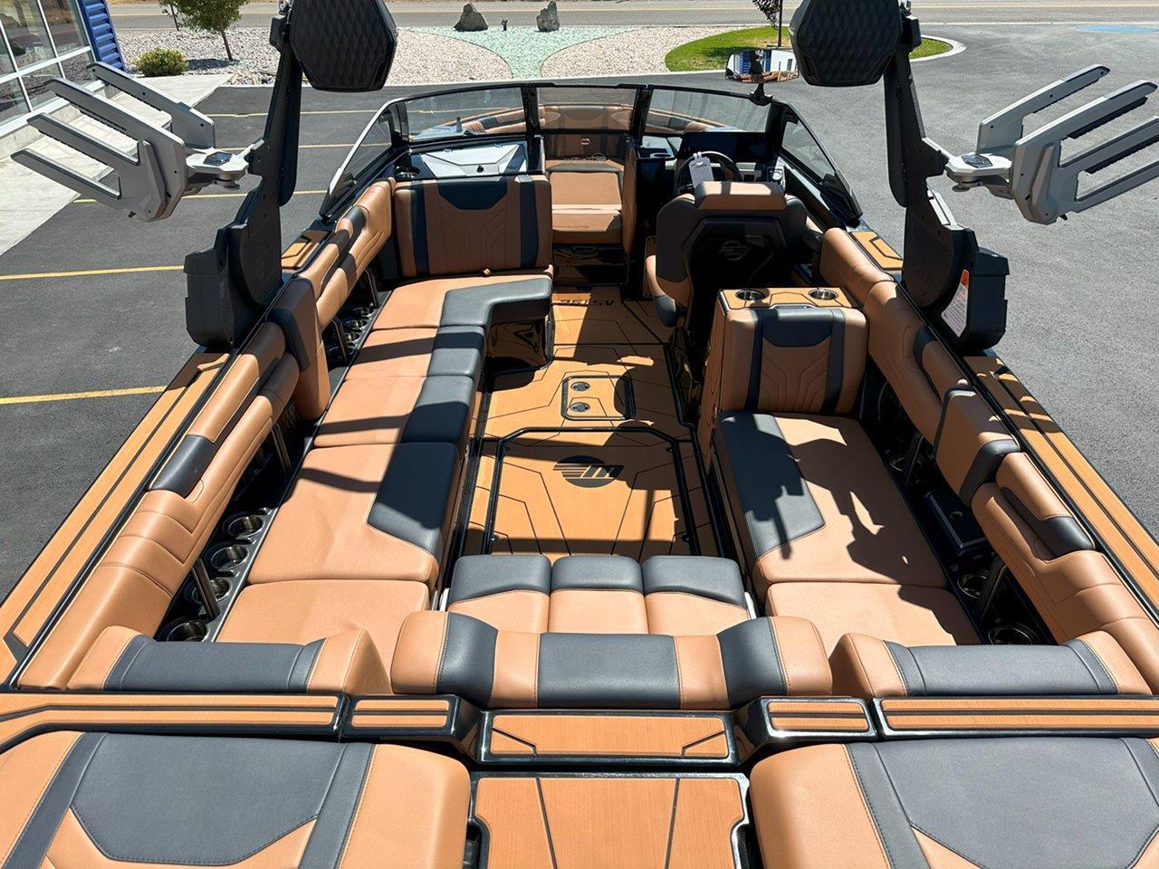 2025 Malibu 25 LSV