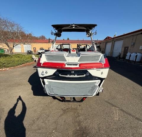 2021 Malibu M220 w Trailer