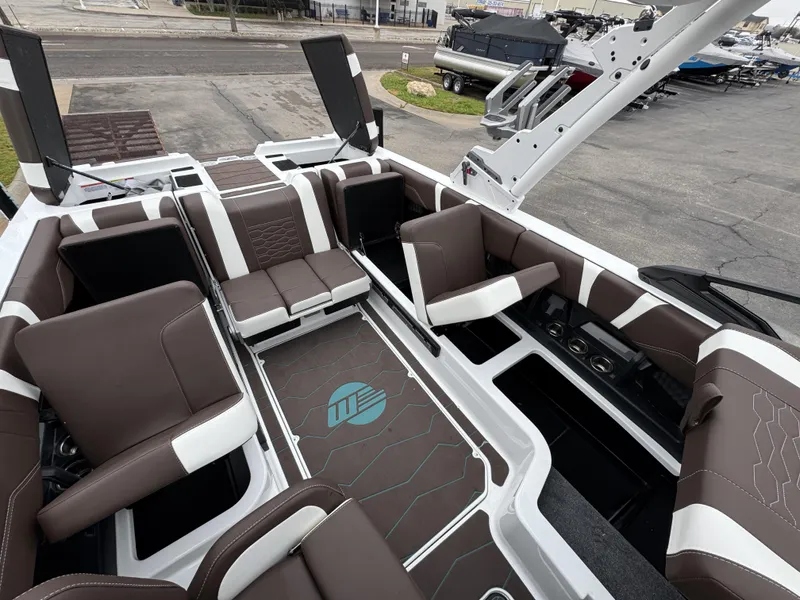 2025 Malibu 23 MXZ