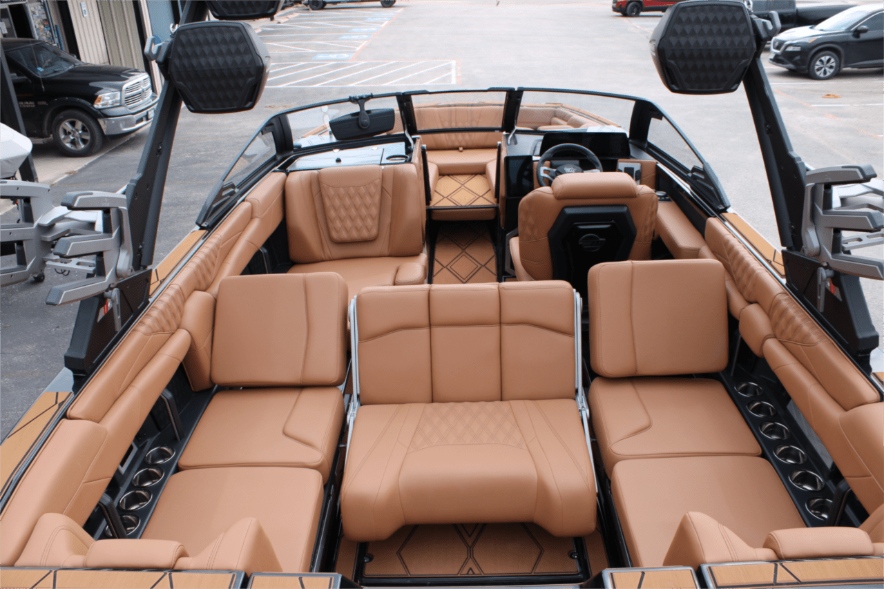 2025 Malibu M230