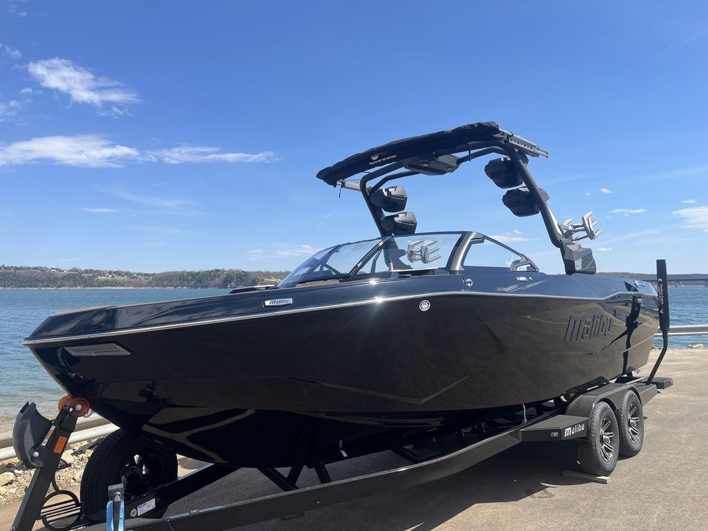 2025 Malibu Boats 25 LSV