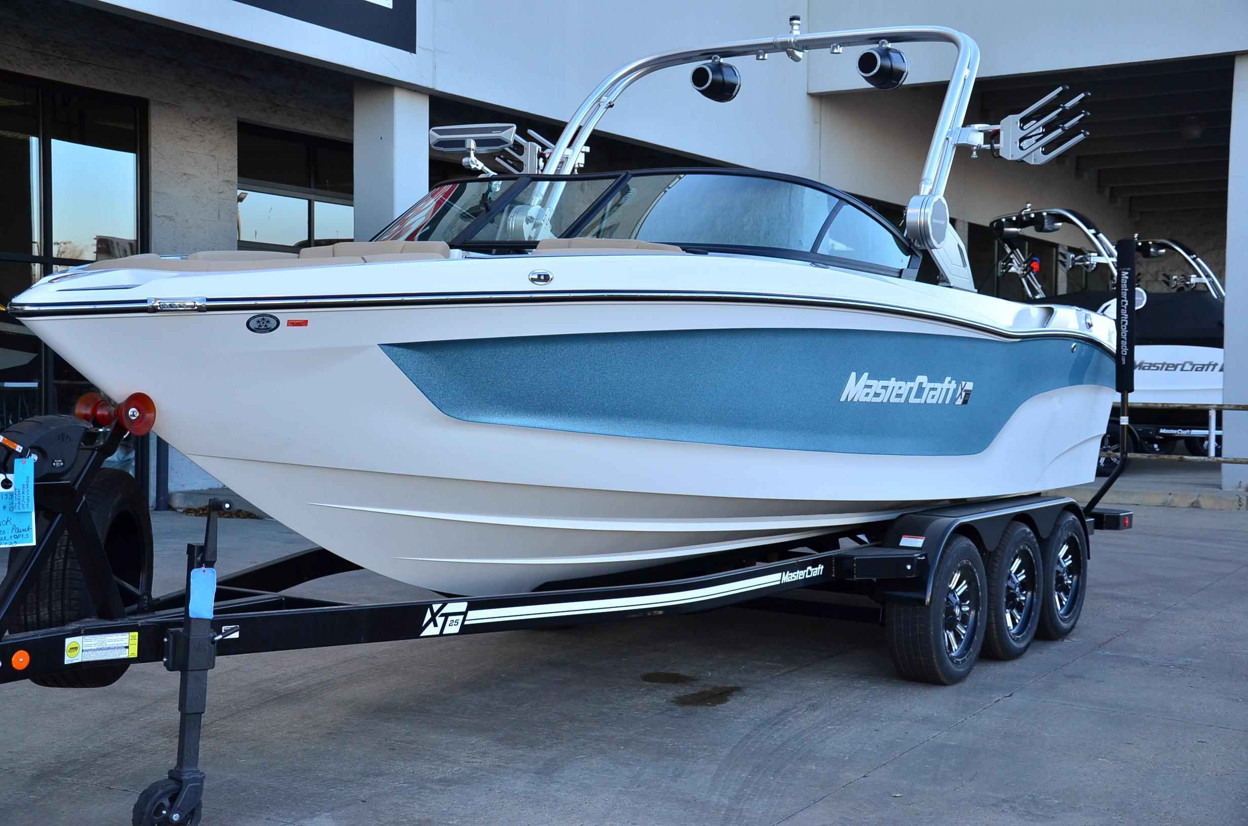 2024 MasterCraft XT25 – Loaded! Model Year End Clearance!