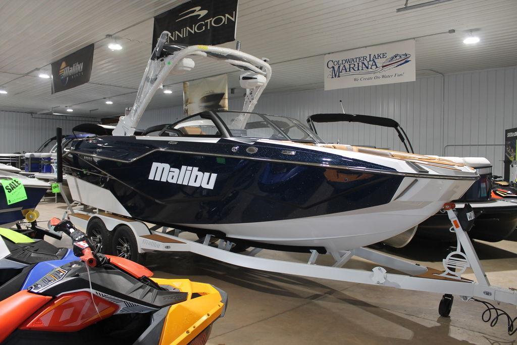 2025 Malibu M230