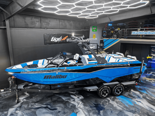 2022 Malibu Wakesetter 25 lSV