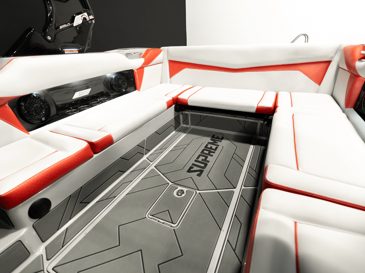 Supreme Boats S240 V-Drive 24 2025
