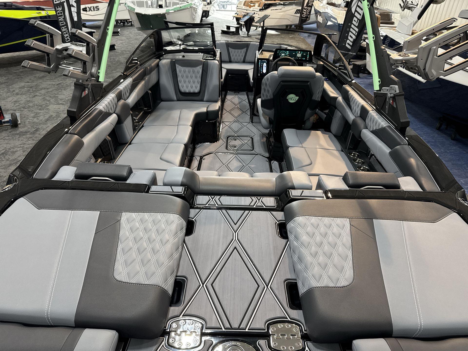 2025 Malibu M230