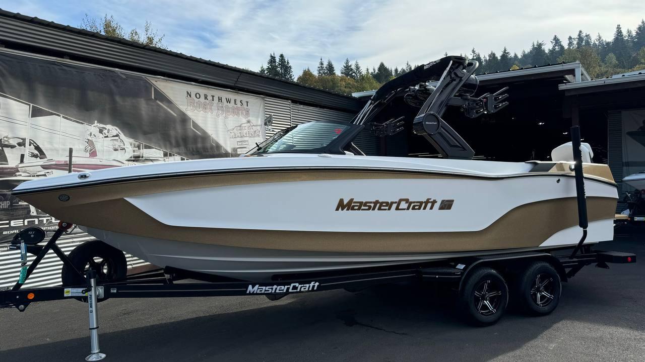 2023 MasterCraft XT24 *SO CLEAN* $1,224.08/mo OAC 5.99%