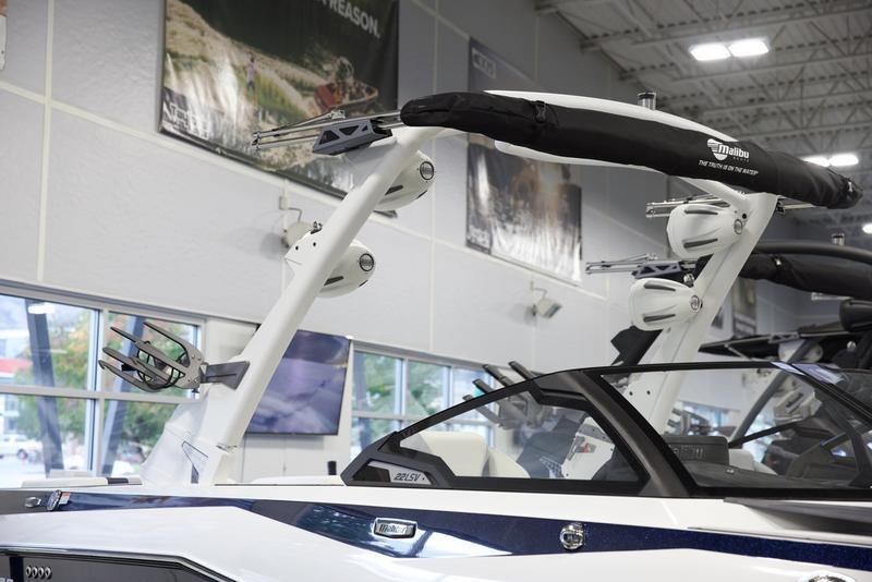 2025 Malibu 22 LSV