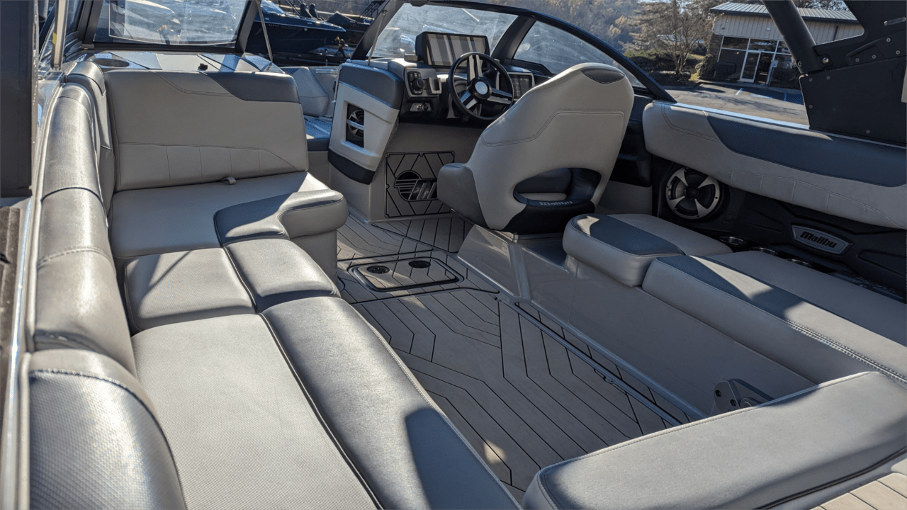 2018 Malibu Wakesetter 23 LSV with high-performance 450 HP Monsoon 6.2L Engine