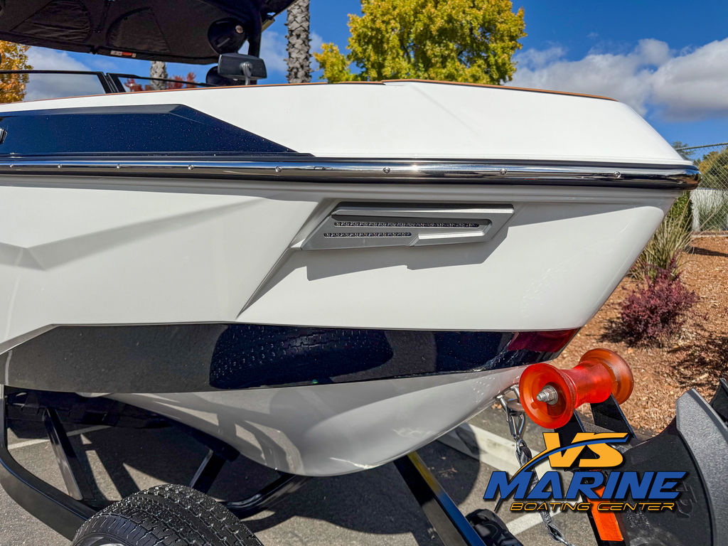 2025 Malibu Boats 25 LSV