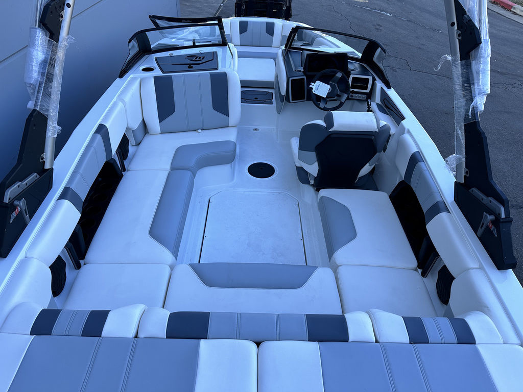 2024 Malibu 21 LX-R